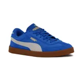 Championes Puma Club II Era Suede de hombre, color azul con detalles en blanco y suela marrón.