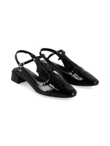 Zapatos destalonados Rosma de cuero charol negro, con diseño tipo T-strap, puntera cuadrada, taco cuadrado bajo y detalles perforados estilo brogue.