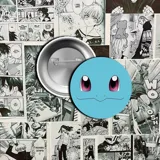 Pin con el diseño de una pokeball, con el frente rojo y blanco y un círculo negro con centro blanco.