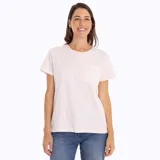 Remera de algodón reciclado color rosa melange, con cuello redondo, mangas cortas y bolsillo frontal abierto en el pecho.
