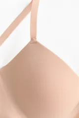 Soutien push-up de microfibra con copas acolchadas, aros y breteles ajustables.