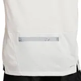 Remera de running Nike Dri-FIT Run Division Rise 365, color blanco, de corte clásico y mangas cortas. Presenta logo reflectivo en el pecho y bolsillo trasero.