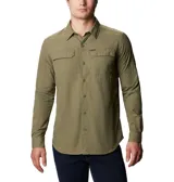 Camisa de manga larga Columbia, color verde oliva, confeccionada en tejido técnico con tecnología Omni-Wick para absorción de humedad y Omni-Shade con protección solar UPF 50. Presenta cuello clásico, cierre frontal con botones, dos bolsillos frontales con solapa y mangas enrollables con soportes.