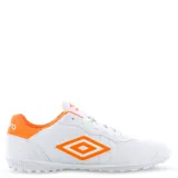 Championes de fútbol 5 Umbro Touch TF, color negro con detalles en naranja.