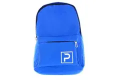 Mochila urbana de color azul con compartimento principal y bolsillo frontal con cierre. Presenta un logo cuadrado con la letra P en color blanco en la parte delantera.