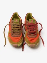 Championes Satorisan modelo Chacrona Linen, de color verde con detalles en beige, naranja y salmón, confeccionados en lino y cuero, con suela chunky moteada y cordones bicolor.