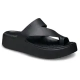 Sandalias plataforma Crocs modelo Getaway Platform Toe Loop, color negro, con diseño de tira superior suave y flexible que incluye sujeción para el dedo.