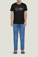 Pantalón de jean azul de corte recto y holgado.