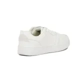 Zapatillas urbanas Avia modelo Guadalupe, color blanco, con cordones y suela plana.