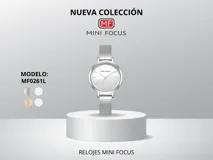 Reloj de pulsera Mini Focus con caja plateada, dial blanco con agujas plateadas y correa de malla metálica plateada. Resistente al agua hasta 30 metros.