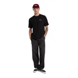 Remera negra de manga corta con pequeño logo tricolor de Dickies estampado en el pecho.