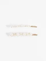 Set de dos horquillas doradas para el pelo, decoradas con perlas de diferentes tamaños.