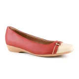 Zapato bajo Usaflex Madelyn de cuero color ladrillo con puntera color crema y detalle de hebilla dorada.