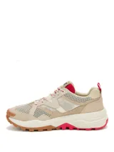 Zapatillas urbanas CAT modelo Grapple Suede Mesh, color beige con detalles en rojo y suela chunky.