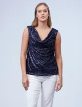 Blusa sin mangas de microtul bordado con lentejuelas plateadas, con forro interno a tono y escote volcado.