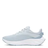 Championes de running Under Armour W Ascend, color celeste claro con detalles en azul oscuro y entresuela blanca. Presentan diseño de malla textil transpirable, refuerzos sintéticos y suela de goma con tracción.