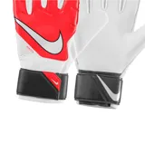 Guantes de fútbol Nike Goalkeeper Match para adulto, color blanco con detalles en rojo y negro. Cuentan con acolchado suave y superficie lisa para mejor agarre en condiciones secas y mojadas.