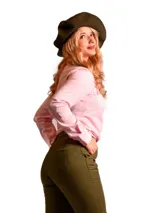 Camisa de manga larga a rayas verticales azules y blancas, confeccionada en algodón.