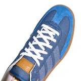 Championes Adidas Handball Spezial de color azul con detalles en tono caramelo y suela de caucho.