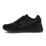 Championes Diadora Vinfa Lifestyle para hombre, color negro con detalles en gris y suela color caramelo.