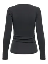 Top de manga larga con cuello redondo, confeccionado en jersey suave. Presenta un diseño ajustado con detalle de frunces laterales que crean un efecto drapeado en el frente.