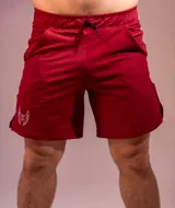 Short deportivo de lycra color bordó con cintura elástica ajustable con cordón. Presenta un logo estampado en la pierna izquierda y bolsillos laterales.