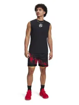 Short deportivo de malla con diseño estampado de llamas en color rojo sobre base negra. Cuenta con una capa interior integrada en tonos amarillos y naranjas, cintura elástica con cordón ajustable y bolsillos laterales.