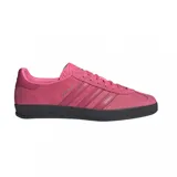 Championes adidas modelo Gazelle, color fucsia, confeccionados en gamuza con las icónicas tres tiras laterales y suela de goma negra.
