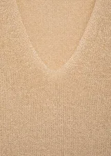 Jersey de punto fino con lúrex, color tostado, escote en V y mangas largas de corte recto.