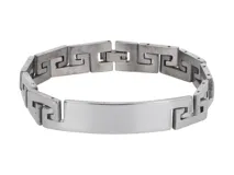 Pulsera de acero plateado con eslabones de diseño geométrico griego y chapa central para grabar.