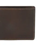 Billetera de cuero natural color marrón con costuras a la vista y logo de la marca grabado en la parte inferior. Cuenta con protección RFID para tarjetas.