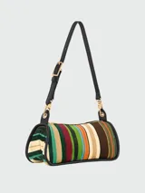Bolso de hombro cilíndrico Longchamp modelo Looong Arc-en-Ciel, confeccionado con un diseño de rayas verticales multicolores en tonos verdes, marrones, beige, rojo y azul. Cuenta con asa ajustable de cuero negro con herrajes metálicos dorados y cierre superior con cremallera.