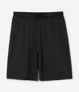 Bermuda masculina deportiva de largo extendido, color gris oscuro, confeccionada en microfibra de poliéster y elastano. Cuenta con cintura elástica con cordón ajustable y bolsillos laterales funcionales.
