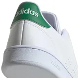 Championes urbanos Adidas Advantage, color blanco con detalles en verde en el logo y el talón.