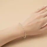 Pulsera de cadena fina de plata 925 con pequeñas esferas intercaladas a lo largo de toda la pieza.