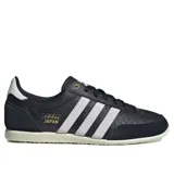 Championes Adidas Japan W color negro con las tres tiras blancas características, detalles en gamuza en la puntera y talón, y suela de goma texturizada.