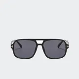 Lentes de sol estilo aviador de doble puente, con armazón de plástico reciclado negro y cristales oscuros.
