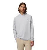 Remera con capucha Columbia modelo PFG Solar Stream Hoo de manga larga en color gris, con tecnología Omni-Shade de protección UV y Omni-Wick de secado rápido, ideal para pesca y actividades al aire libre.