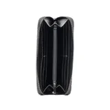 Billetera Extra Large de formato rectangular, confeccionada en tejido texturizado con aplique de eco-cuero negro en el frente con el logo de la marca bordado y cierre perimetral.