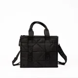 Cartera negra acolchada con diseño geométrico, doble asa corta y correa larga extraíble con la inscripción "TOTEBAG".