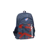 Mochila escolar y urbana del Club Nacional de Football, color azul melange, con diseño gráfico en rojo y azul en el bolsillo frontal, inscripción "NACIONAL" en vertical y escudo del club bordado. Cuenta con múltiples compartimentos y bolsillos laterales de red.