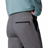 Pantalón Columbia Tech Nylon Omni-Shield gris con inserciones negras en la parte inferior de las piernas, puños elásticos y cintura ajustable.