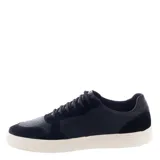 Zapatos casuales Freeway modelo Marshall, color negro, confeccionados en cuero con detalles en malla y suela de goma. Presentan un diseño de cordones elásticos y etiqueta con la inscripción 'ultra light' en la lengüeta.