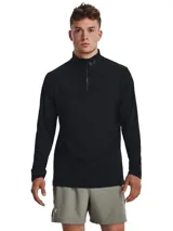 Buzo deportivo Under Armour de manga larga con cierre de un cuarto en el cuello. Presenta un diseño minimalista en color negro con el logo de la marca sutilmente aplicado en el pecho. Cuenta con orificios para los pulgares en los puños y un bolsillo lateral.