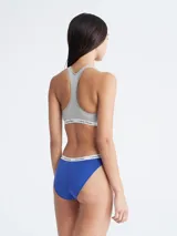 Bombacha clásica Calvin Klein, color azul eléctrico, con cintura elástica con logo de la marca.