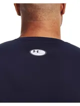 Remera térmica de compresión Under Armour, modelo HeatGear Armour, de manga larga y cuello redondo. Confeccionada en tejido ultraligero con paneles de malla estratégicos para mayor ventilación, diseño ergonómico y mangas raglán para mayor libertad de movimiento.