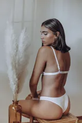 Bombacha semivedetina blanca de algodón orgánico.