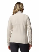 Campera polar Columbia con cierre frontal completo, cuello alto y bolsillos laterales. Diseño de ajuste entallado con logo de la marca bordado en el pecho.