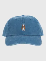 Gorra tipo baseball de algodón orgánico con efecto lavado, color azul, con bordado central de un perro basset hound.