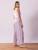 Pantalón wide leg de lino con cintura elastizada y estampado a rayas verticales en tonos lila, rosa, gris y blanco.